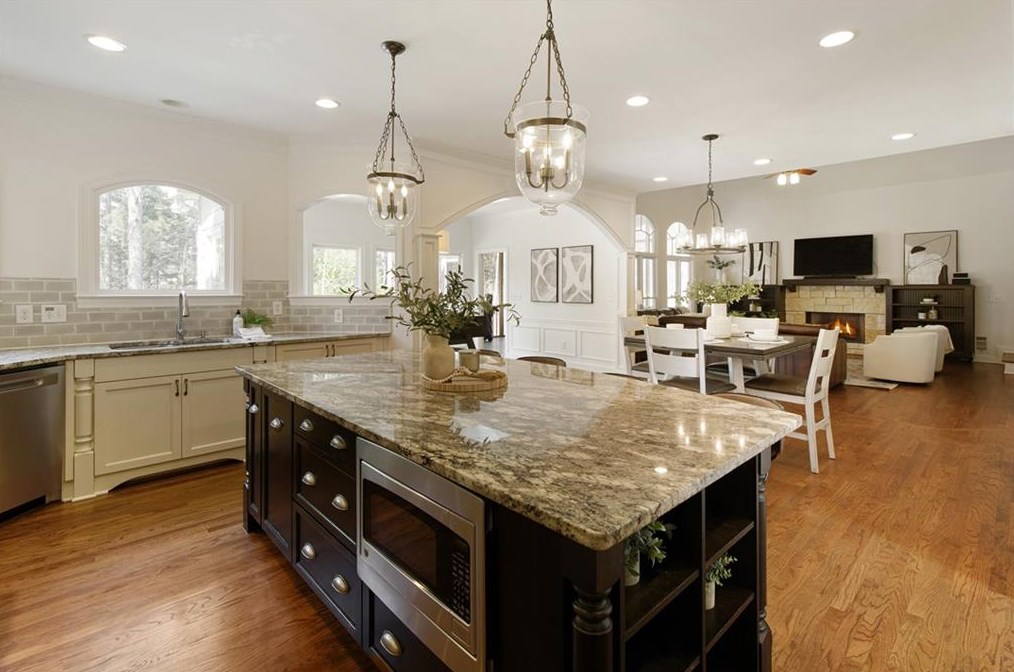 2020 Brooke Forest Ct, Alpharetta GA  30022-3418 exterior