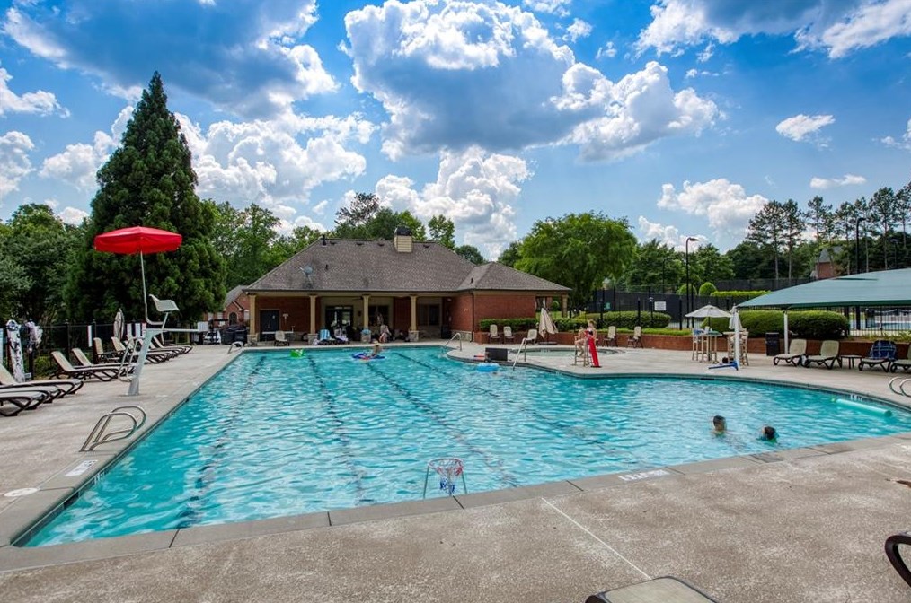 2020 Brooke Forest Ct, Alpharetta GA  30022-3418 exterior