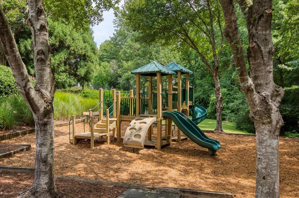 2020 Brooke Forest Ct, Alpharetta GA  30022-3418 exterior