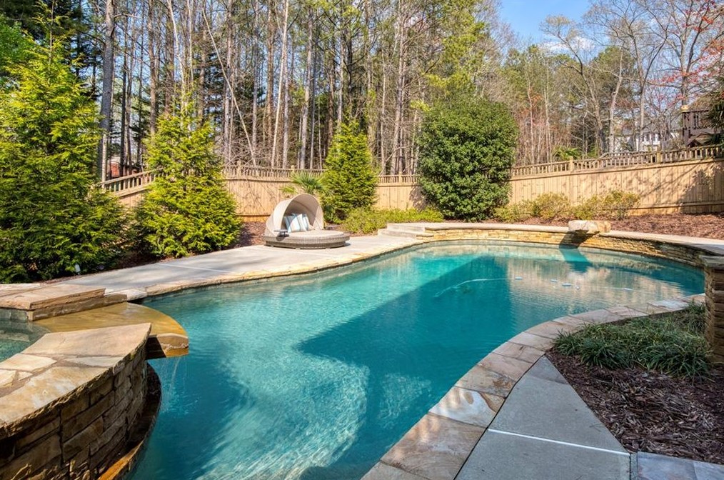 2020 Brooke Forest Ct, Alpharetta GA  30022-3418 exterior