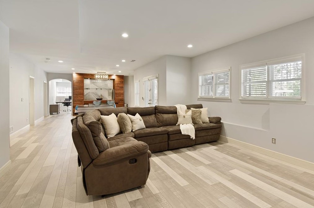 2020 Brooke Forest Ct, Alpharetta GA  30022-3418 exterior