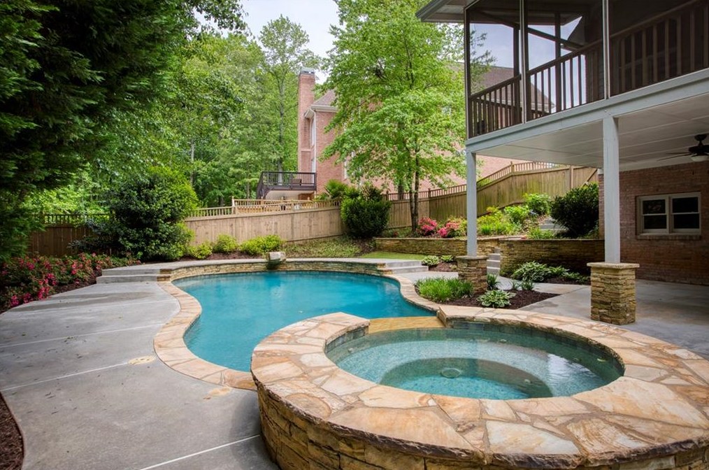 2020 Brooke Forest Ct, Alpharetta GA  30022-3418 exterior
