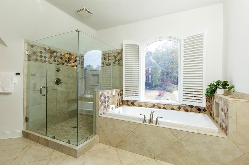 2020 Brooke Forest Ct, Alpharetta GA  30022-3418 exterior