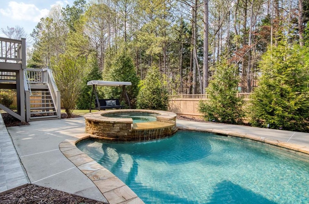 2020 Brooke Forest Ct, Alpharetta GA  30022-3418 exterior