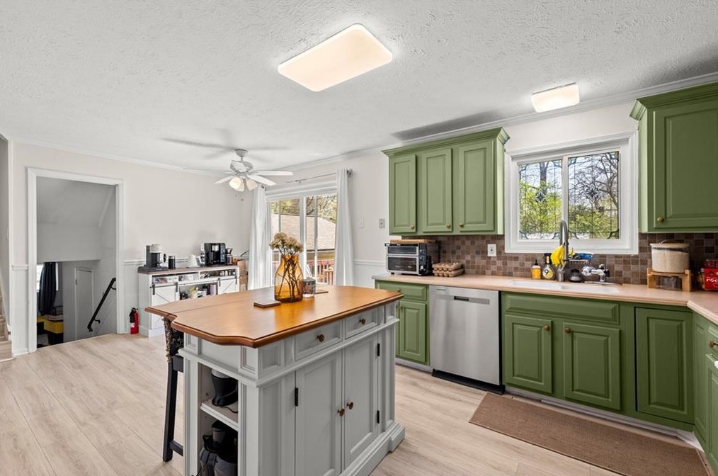 1810 Town Pl, Lithonia GA  30078-2426 exterior