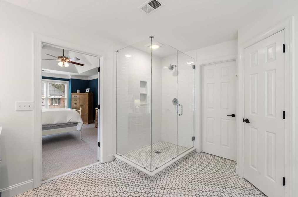 6 Woodland Ct, Decatur GA  30030-2776 exterior