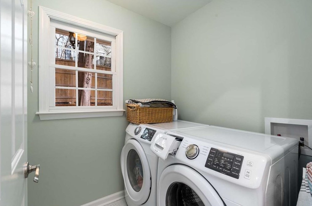 6 Woodland Ct, Decatur GA  30030-2776 exterior