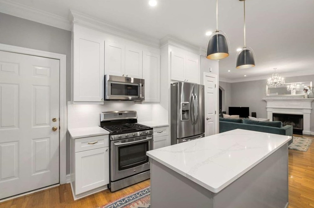 6 Woodland Ct, Decatur GA  30030-2776 exterior