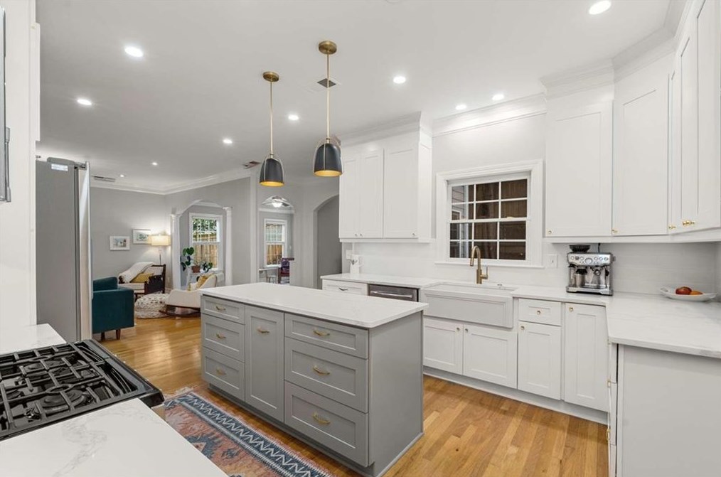 6 Woodland Ct, Decatur GA  30030-2776 exterior