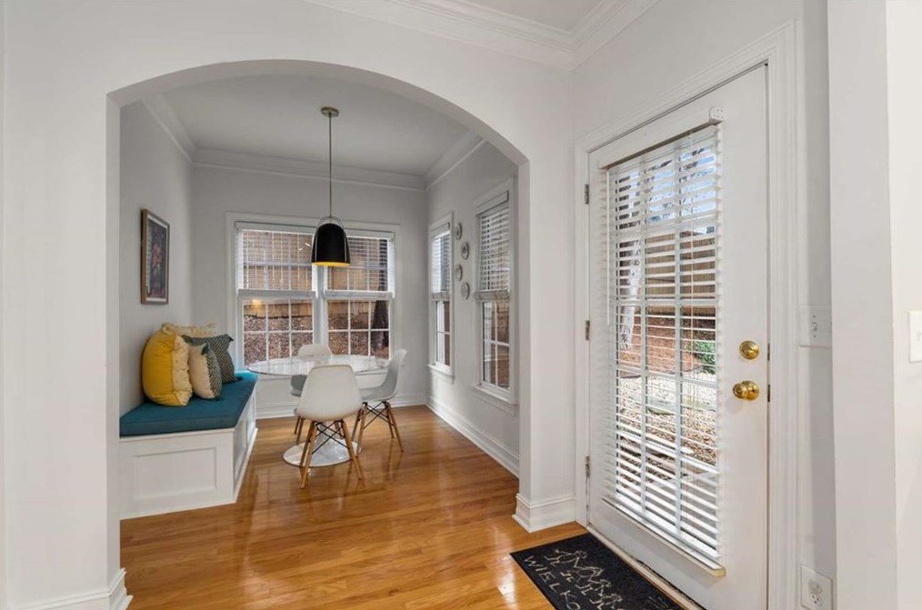 6 Woodland Ct, Decatur GA  30030-2776 exterior