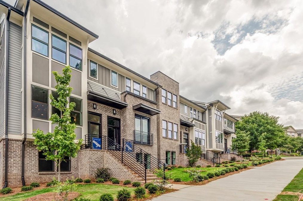 3561 Blair Cir, Atlanta GA  30319-2210 exterior