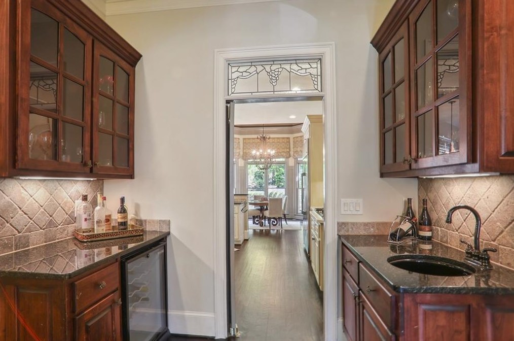 624 Windsor Pkwy, Atlanta GA  30342-2802 exterior