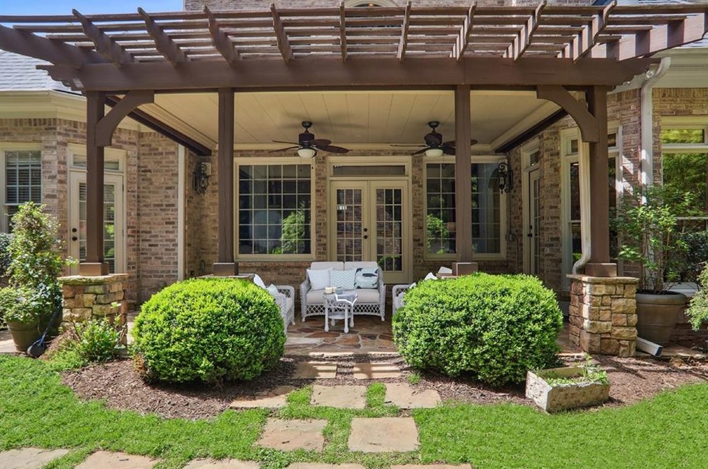 624 Windsor Pkwy, Atlanta GA  30342-2802 exterior