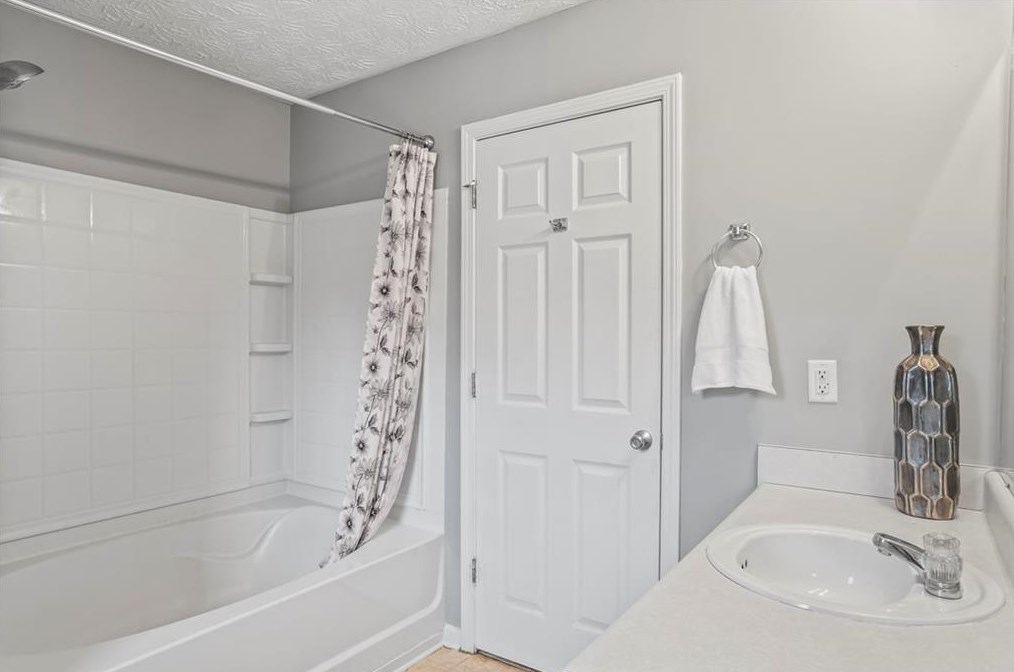 4030 Riverside Pkwy, Decatur GA  30034-6799 exterior