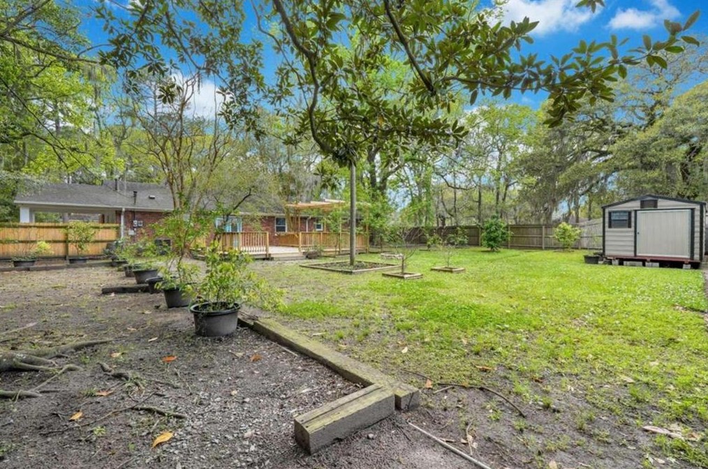 6 65 St, Savannah GA  31405-5207 exterior
