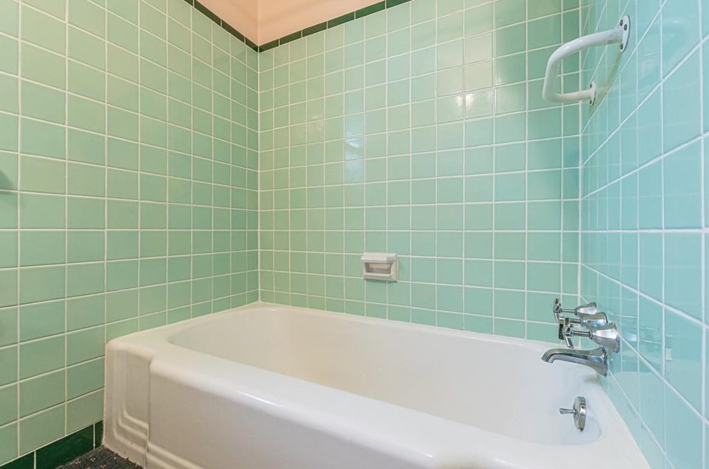 2803 Mount Olive Dr, Decatur GA  30033-3024 exterior