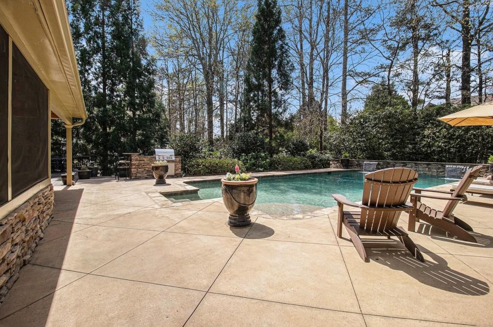 7320 Hunters Branch Dr, Atlanta GA  30328-1721 exterior