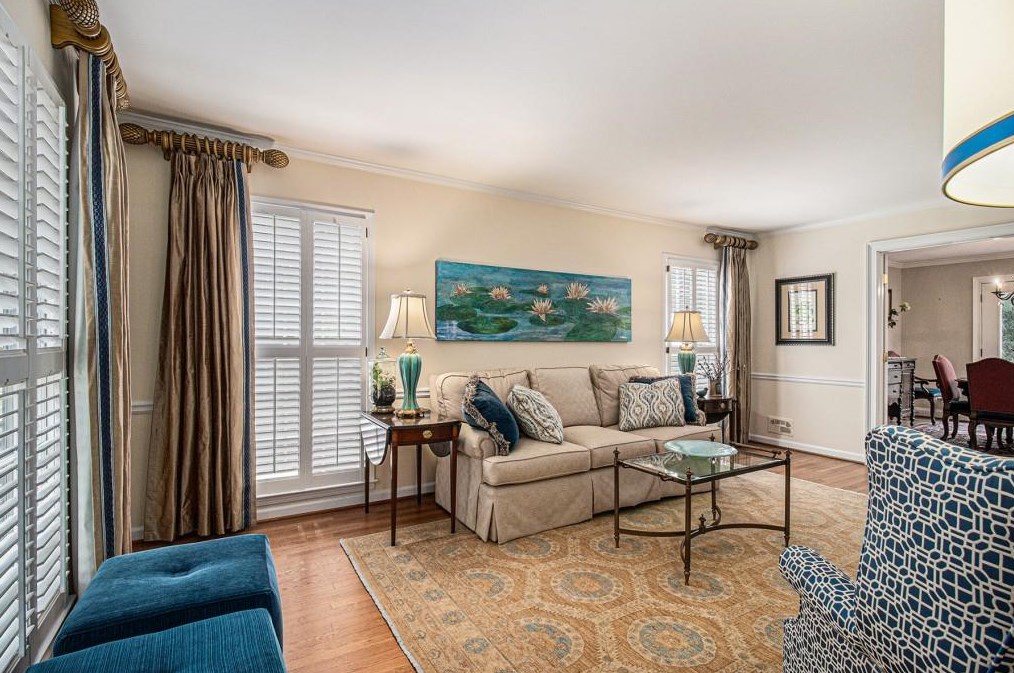 7320 Hunters Branch Dr, Atlanta GA  30328-1721 exterior