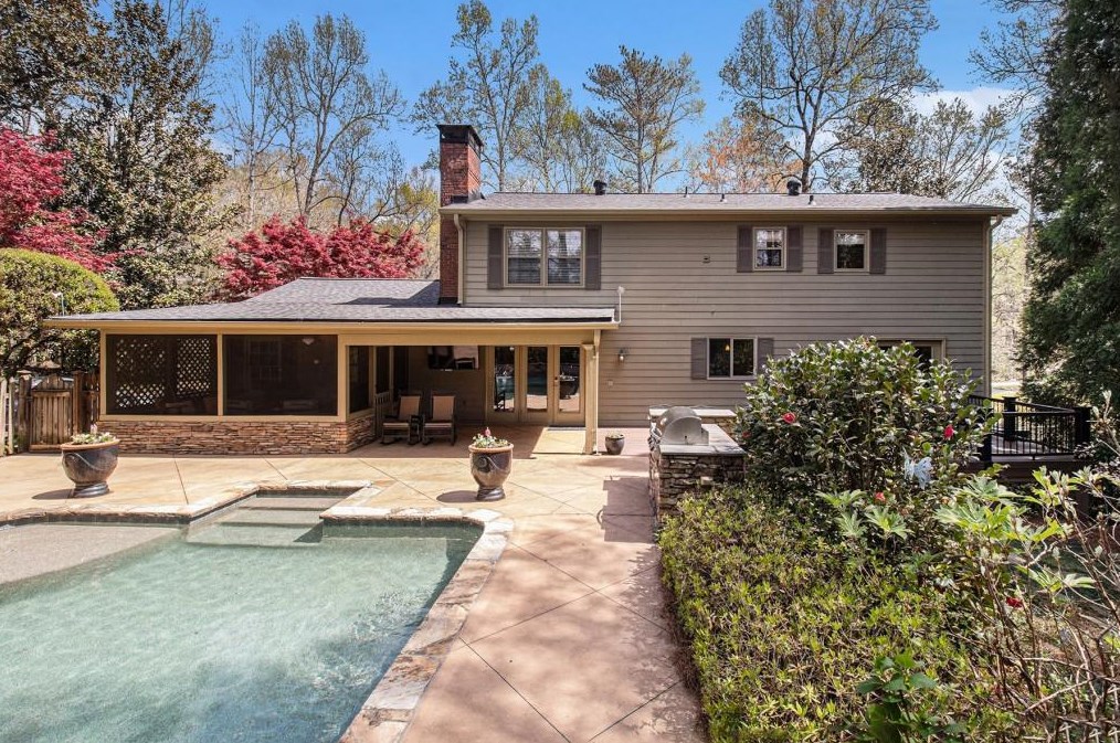 7320 Hunters Branch Dr, Atlanta GA  30328-1721 exterior