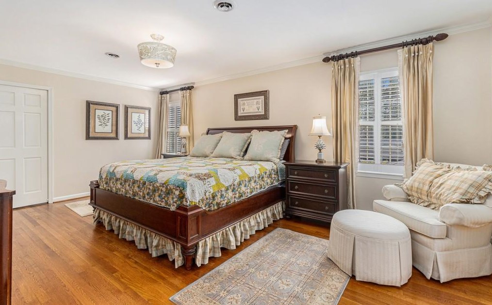7320 Hunters Branch Dr, Atlanta GA  30328-1721 exterior