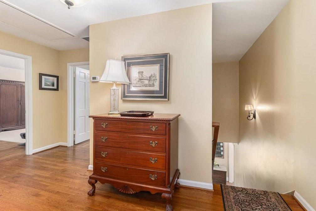7320 Hunters Branch Dr, Atlanta GA  30328-1721 exterior