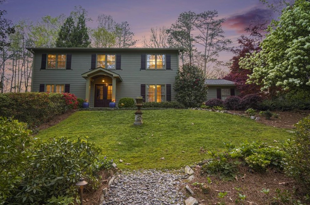 7320 Hunters Branch Dr, Atlanta GA  30328-1721 exterior