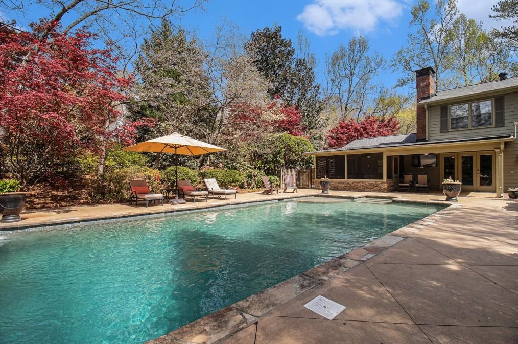 7320 Hunters Branch Dr, Atlanta GA  30328-1721 exterior