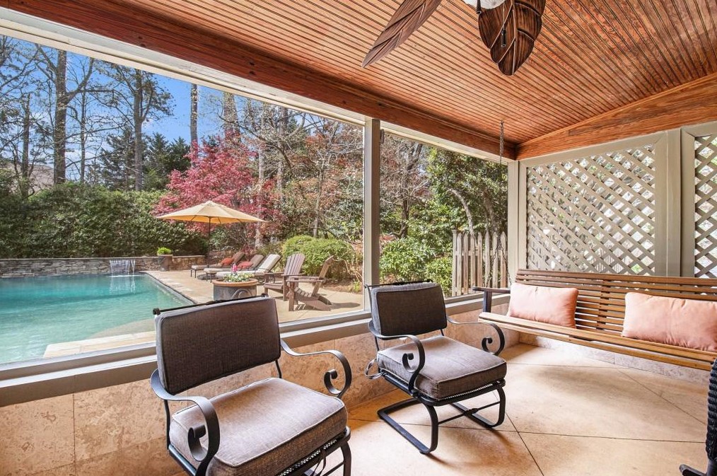 7320 Hunters Branch Dr, Atlanta GA  30328-1721 exterior