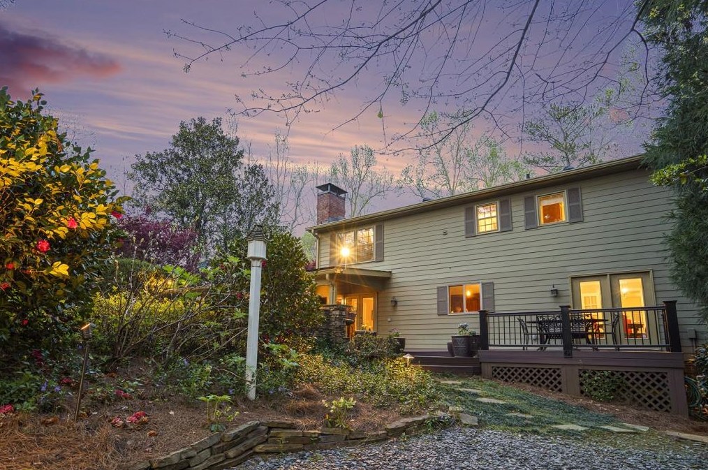 7320 Hunters Branch Dr, Atlanta GA  30328-1721 exterior