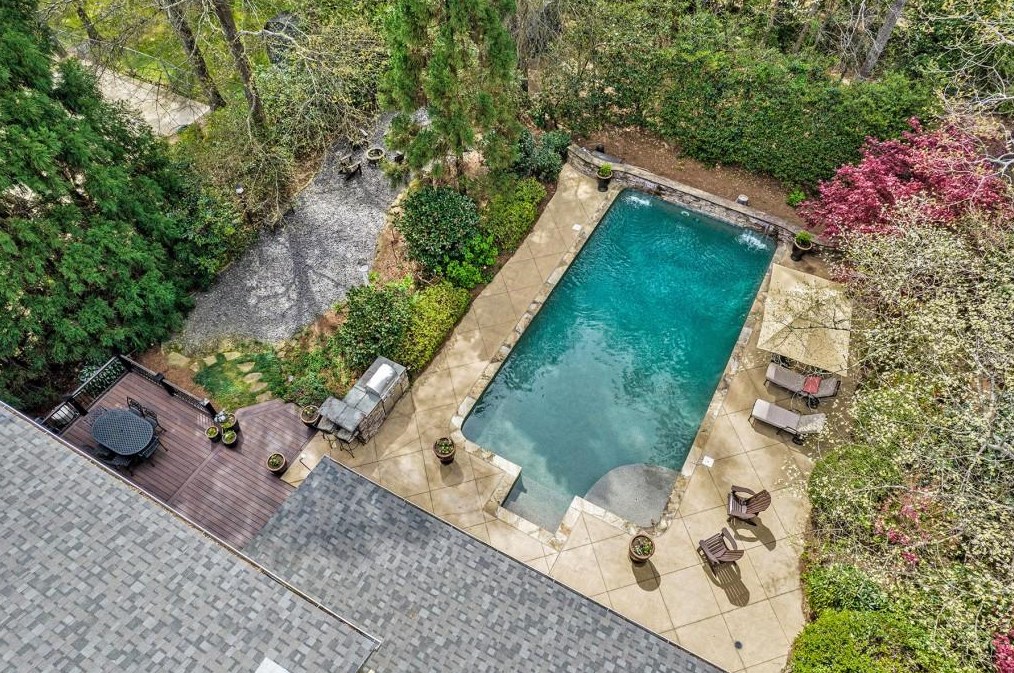 7320 Hunters Branch Dr, Atlanta GA  30328-1721 exterior