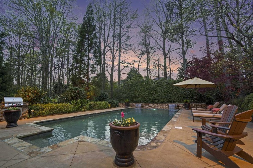 7320 Hunters Branch Dr, Atlanta GA  30328-1721 exterior
