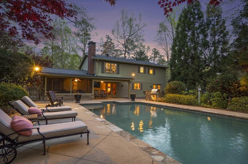 7320 Hunters Branch Dr, Atlanta GA  30328-1721 exterior