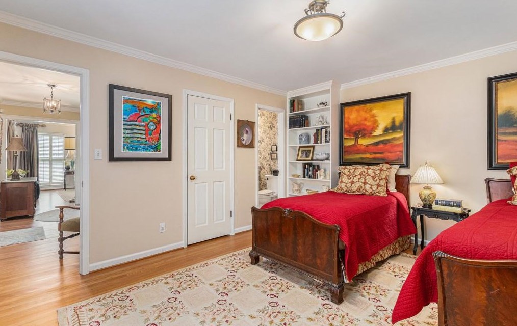 7320 Hunters Branch Dr, Atlanta GA  30328-1721 exterior