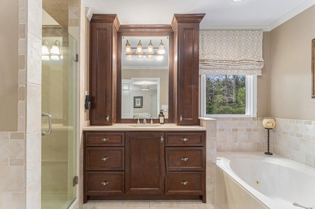 7320 Hunters Branch Dr, Atlanta GA  30328-1721 exterior