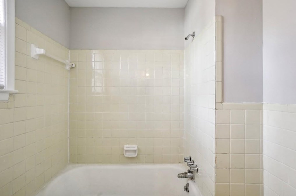 1659 Spruce Vly Dr, Decatur GA exterior