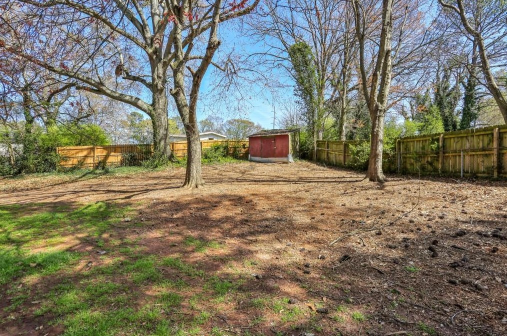 1659 Spruce Vly Dr, Decatur GA exterior