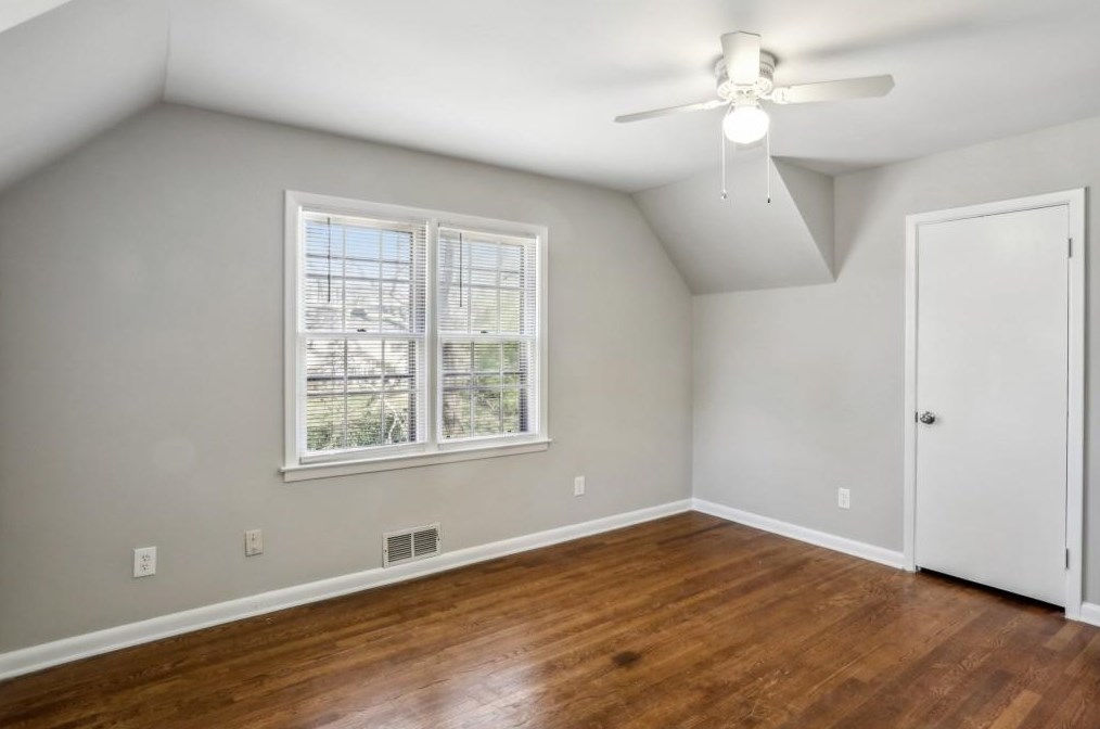 1659 Spruce Vly Dr, Decatur GA exterior