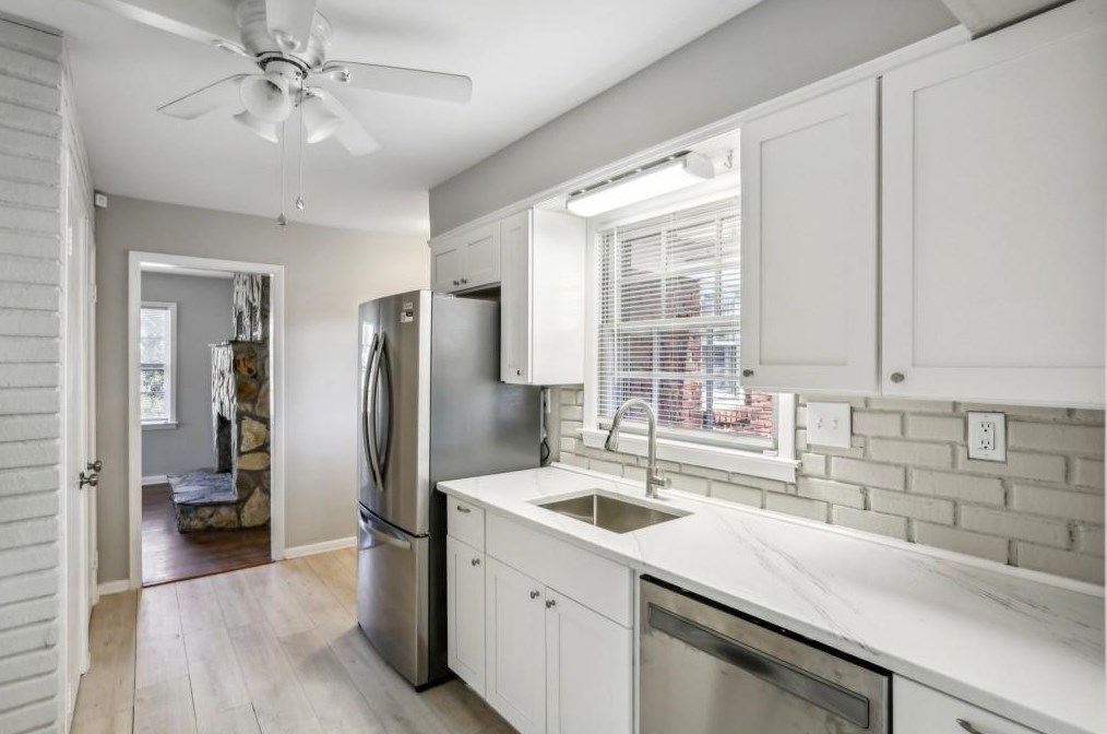 1659 Spruce Vly Dr, Decatur GA exterior