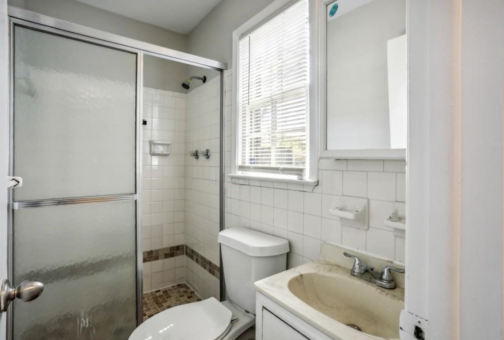 1659 Spruce Vly Dr, Decatur GA exterior