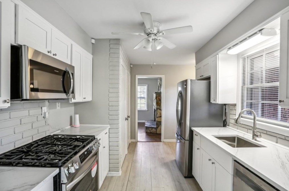 1659 Spruce Valley Dr, Decatur GA  30033-2503 exterior