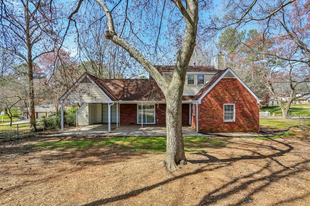 1659 Spruce Vly Dr, Decatur GA exterior