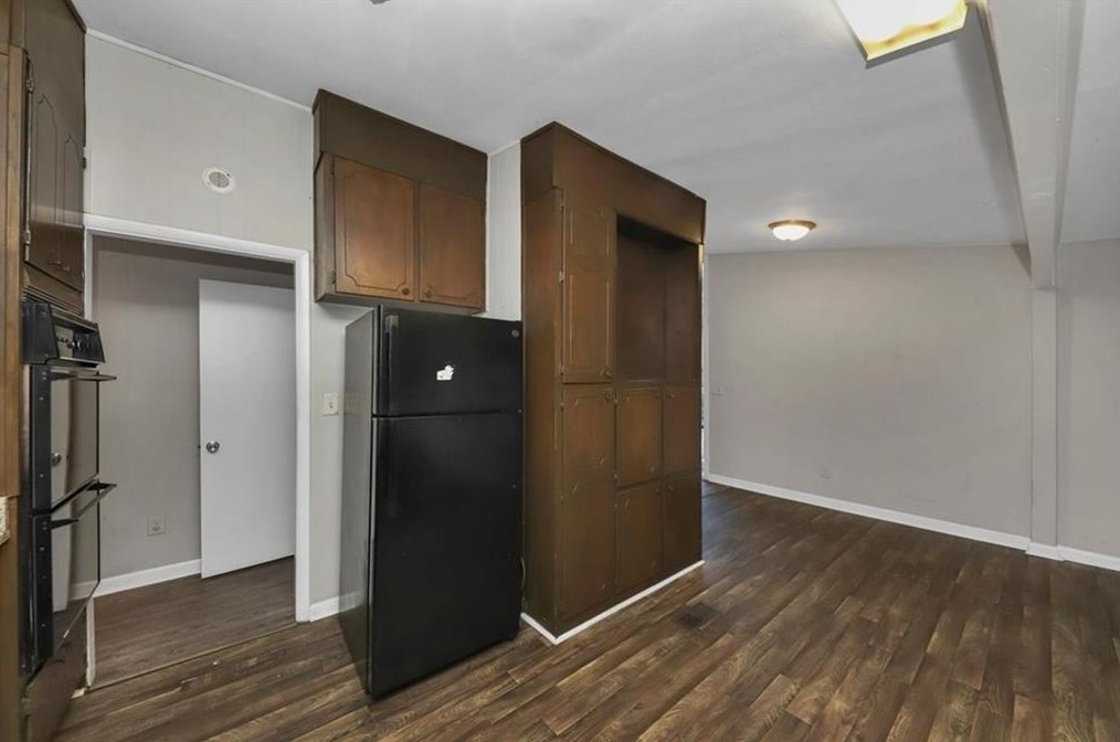 2592 Baker Rd, Atlanta GA 30318-6170 exterior