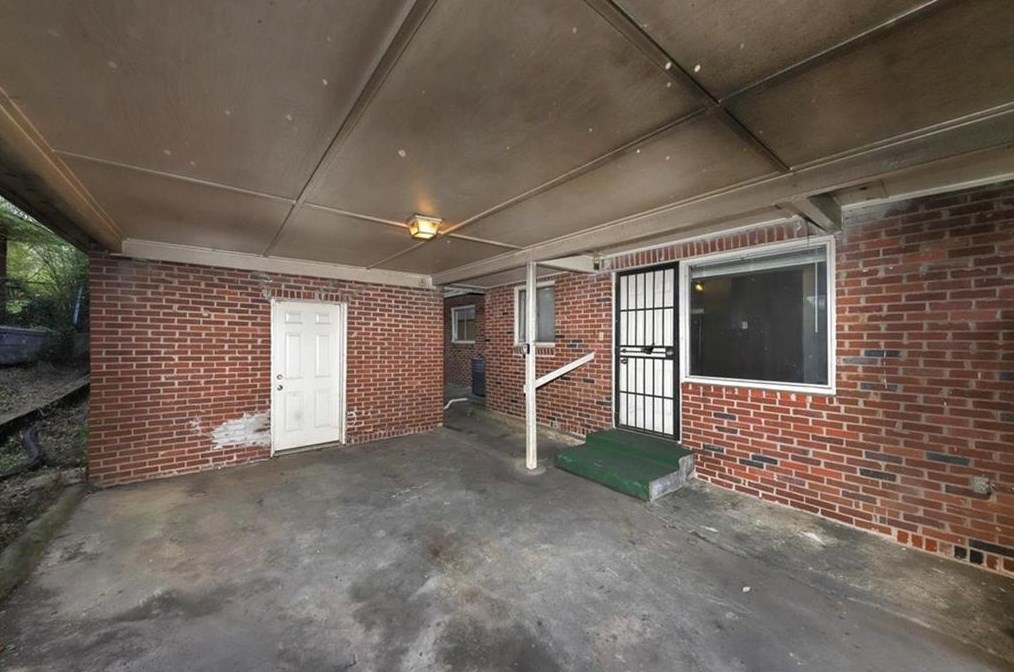 2592 Baker Rd, Atlanta GA 30318-6170 exterior