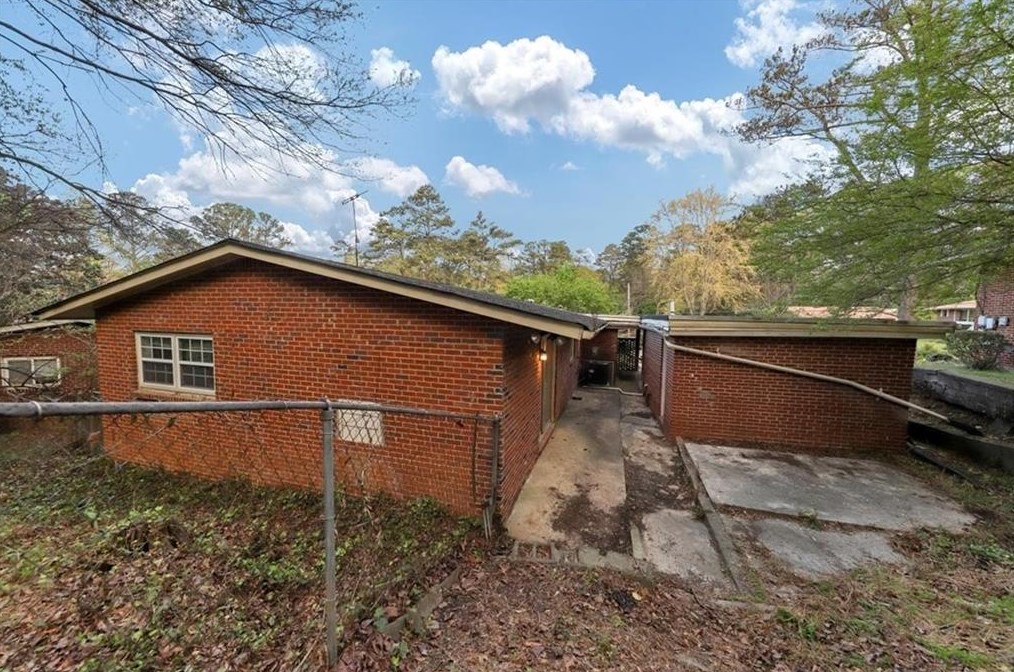 2592 Baker Rd, Atlanta GA 30318-6170 exterior