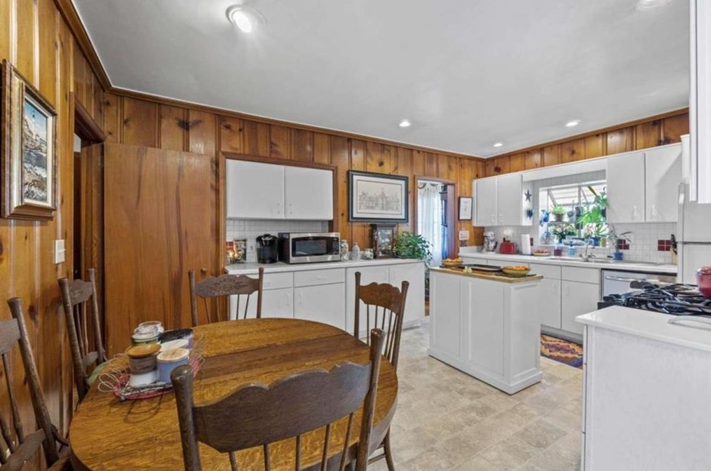 2437 Woodland Cir, Atlanta GA  30344-2735 exterior