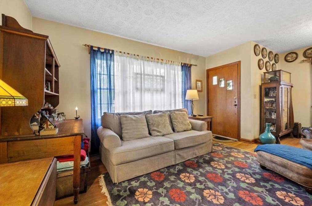 2437 Woodland Cir, Atlanta GA  30344-2735 exterior