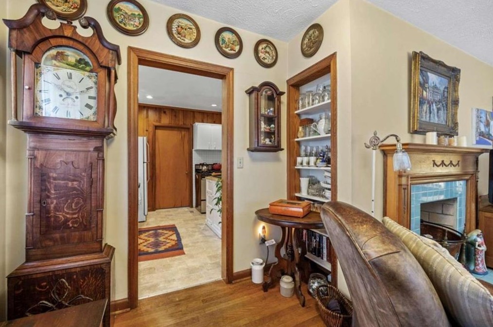 2437 Woodland Cir, Atlanta GA  30344-2735 exterior