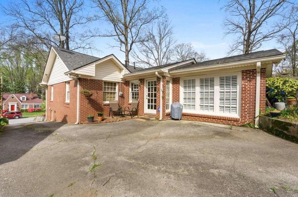 2437 Woodland Cir, Atlanta GA  30344-2735 exterior