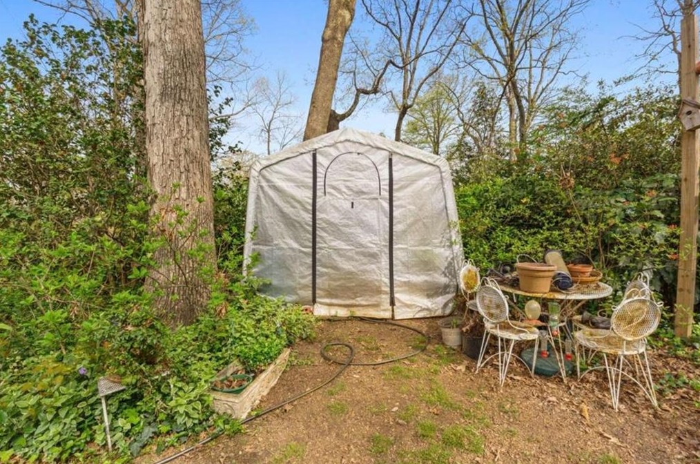 2437 Woodland Cir, Atlanta GA  30344-2735 exterior