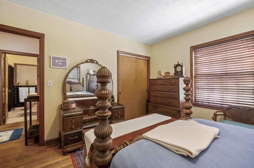 2437 Woodland Cir, Atlanta GA  30344-2735 exterior